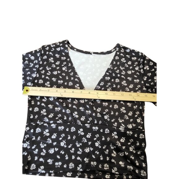 Black Floral V-Neck Stretchy Crop Top With Short Sleeves Small - Picture 6 of 7
